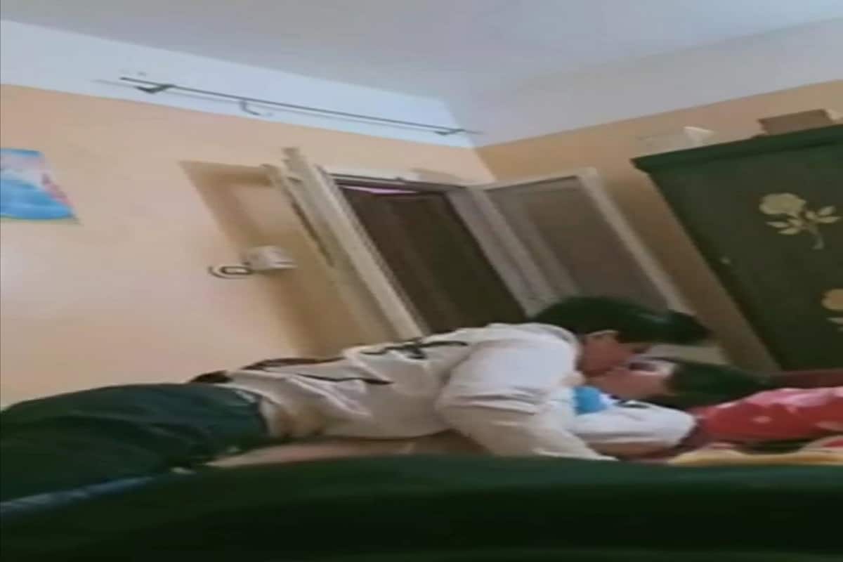 جايب زميلته فى الجامعه تذاكر معاه المقرر ..ذاكر فى كسكوسها