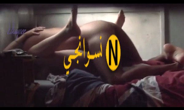 العنتيل جايب عشيقته وفاشخها علي السرير ووخدها في وضع الدوجي وشغال رزع فيها وبيعمل معها اوضاع بنت متناكه