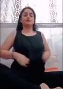 لبوه ممحونه هيجانه اووي هري كسها لعب قدام الكاميرا وبتعرض خرم كسها وطيزها الكبيره