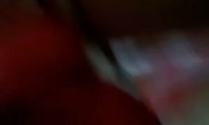 سكس الشاب المصري مع جارته الملفايه وطيزها الكبيره وهو بينيكها علي الارض  وفاشخ كسها ومش رحمها