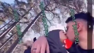 سكس عربي لبوه مع صاحبها فى الزرع بيصورها وهيا رايحة تتناك منه وتمصله زبه بحيحانه