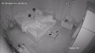 عنتيل اماراتي صوت واضح و مسموع من قلب غرفة نومه مع عشيقته بوس ساخن و دلع علي الاخر و هي لبوة تستاهل والفاجره شغاله تسخين فيه