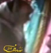 مره لبوه محرومه من النيك الواد بيمسكها في محل هدوم ويحك زبه فيها جامد ويقلعه ويقفش في بزازها ويقطع شفايفها بوس وهي هيجانه اووي